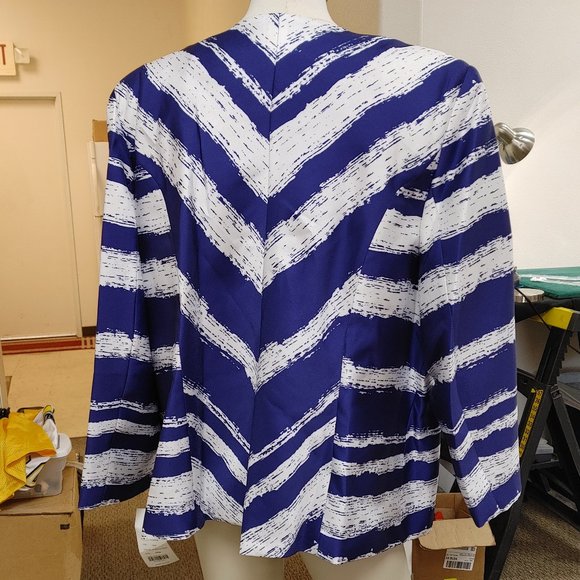 NWT GIOVANNA COLLECTION 2C SUIT JACKET AND TANK TOP SIZE 18W PURPLE/WHITE - Picture 3 of 13